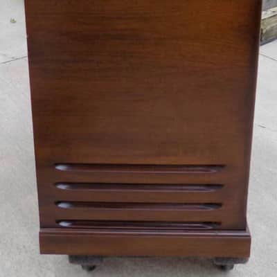 Leslie 122RV - Walnut image 2
