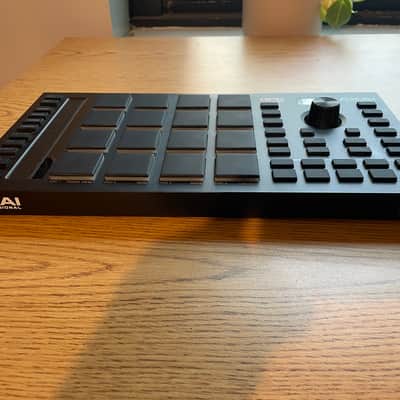 Akai MPC Studio Music Production Controller 2021 - Present - Black image 5