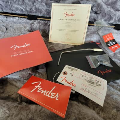 Fender American Professional Stratocaster with Maple Fretboard 2017 - 2019 - Olympic White image 9