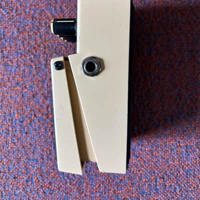 Boss AW-2 Auto Wah (Silver Label) 1991 - 1999 - Yellow image 2