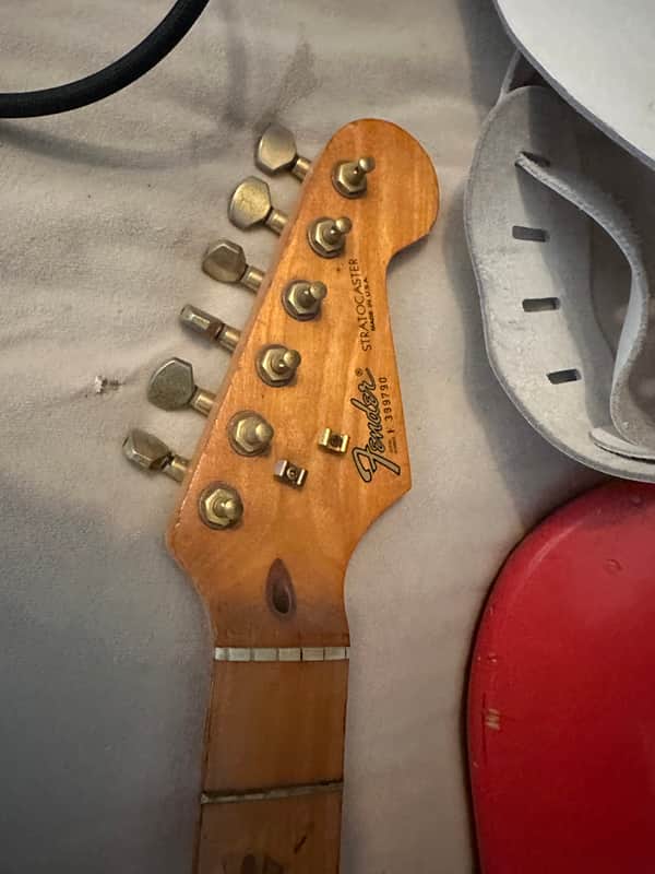 Fender Stratocaster 1981-1985 - Repaint fiesta red (mediocre) image 1