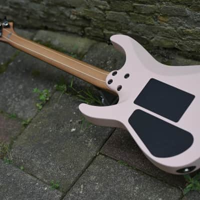 Jackson American Series Virtuoso™, Streaked Ebony Fingerboard - Satin Shell Pink image 12