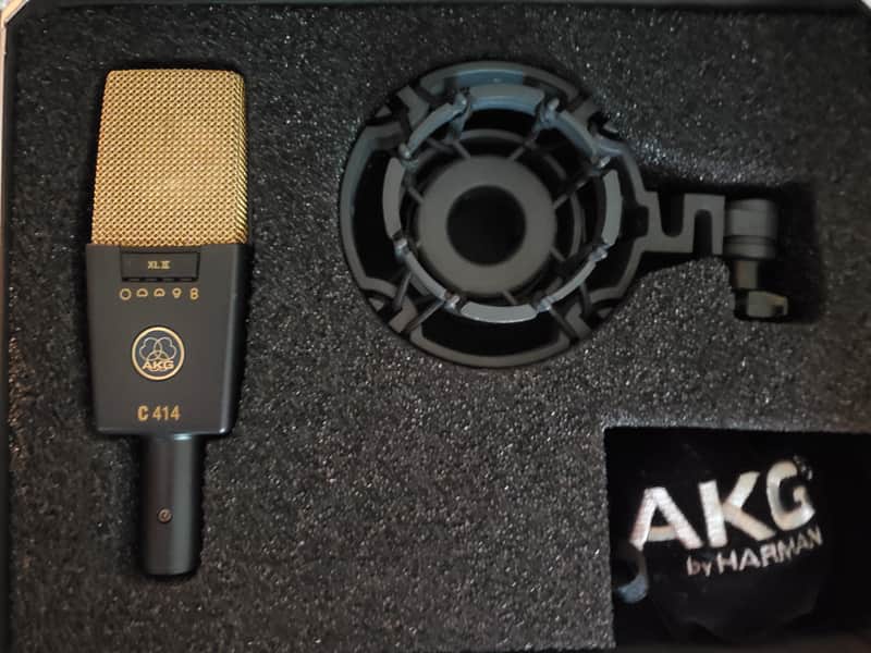 AKG C414 XLII Large Diaphragm Multipattern Condenser Microphone 2010s - Black