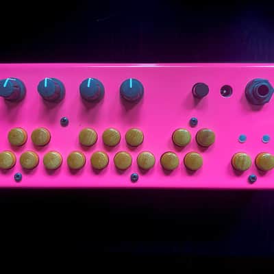 Critter & Guitari Bolsa Bass 2010s - Pink image 1