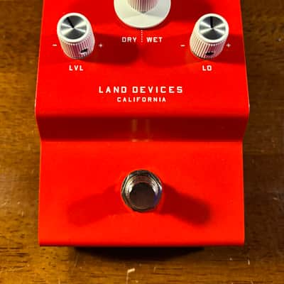 Land Devices Hunter Distortion 2025 - Red image 3
