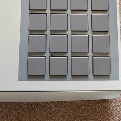 Akai MPC 2000xl | 8 Outs | Max Ram | Card Reader | New Screen | Excellent Condition image 8
