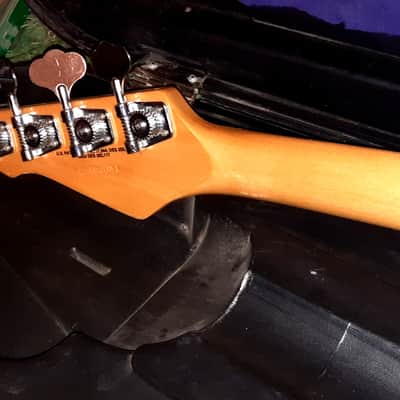 LOCAL PICKUP ONLY VEGAS>Peavey Patriot bass guitar 1986 - white, with factory yellow wood, and player modified with natural wood, NEEDS ELECTRONIC CONNECTION image 4