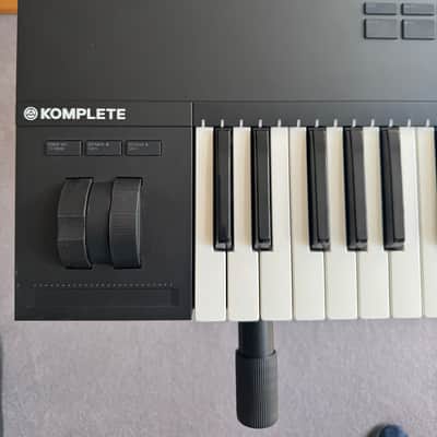 Native Instruments Komplete Kontrol S61 Mk2 2010s - Black image 2