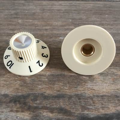 2x Vintage 65 Jazzmaster Fender style Witch Hat Knobs - Vintage cream image 2