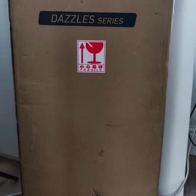 Saga  Dazzles  2025 - Vintage white image 10