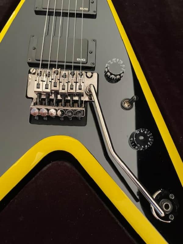Dean Dime Razorback V 255 Classic Guitar 2007 Dimebag Black with Yellow Bevels EMG 81 85 Active Pickups with 24 Frets and Floyd Rose Tremolo image 1