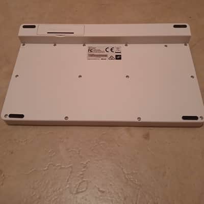 IK Multimedia UNO Drum Analog/PCM Drum Machine 2019 - Present - White / Black image 4