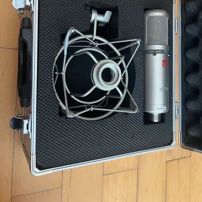 sE Electronics sE2200a Large Diaphragm Cardioid Condenser Microphone 2009 - 2012 - Silver image 2