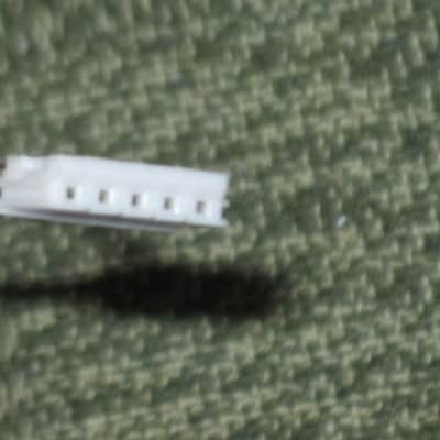 Epiphone Quick Connect End + 5 attached Thin Wires: white, green, red, black, bare, black - 5 pin hole connection (for 4 conductor pup) 2023 - QC End - white hard plastic, length of wires 1 & 1/2" - for 4 conductor pup (NO: pickup, control harness) image 19