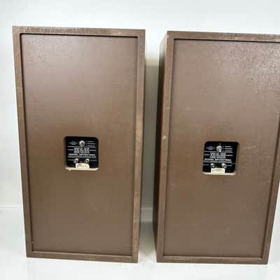 Pair of KLH Seventeen (17) Speakers image 6