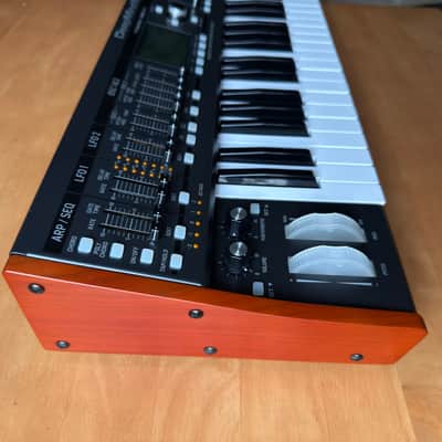 Behringer DeepMind 6 37-Key 6-Voice Polyphonic Analog Synth 2017 - Present - Black image 7