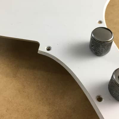 Vintage Pre-CBS Reissue Fender Musicmaster Pickguard 1962 Natural Relic Knurled Knobs Reissue Cover image 4