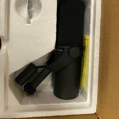 Shure SM7B Cardioid Dynamic Microphone 2001 - Present - Black image 3