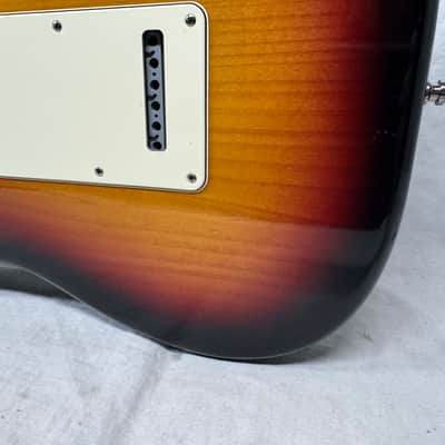 Fender American Stratocaster Guitar with Case 2000 - 3-Color Sunburst / Rosewood fingerboard image 14