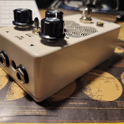 One of a Kind - EarthQuaker Devices Plumes Small Signal Shredder 2019 - Black and white image 5