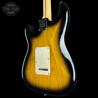 Used 2005 Fender 50th Anniversary Stratocaster 2-Tone Sunburst w/case TSU25274 image 10