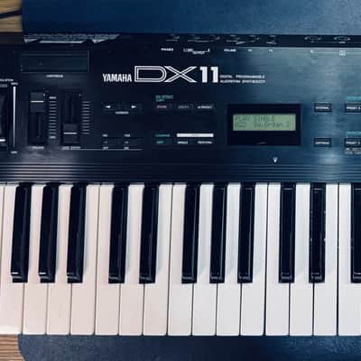 Yamaha DX11 Programmable Algorithm Synthesizer 1988 - Black - Excellent