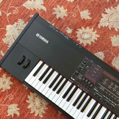 YAMAHA S90 XS 88-Key Synthesizer Stage Piano image 2