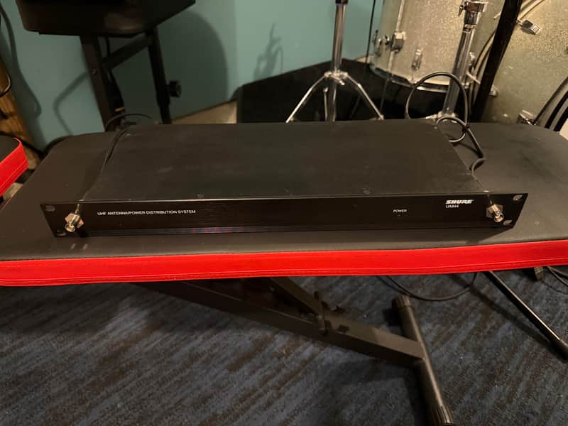 Shure UA844+SWB/LC Antenna Distribution System without Antenna Cables (470 - 960 MHz)