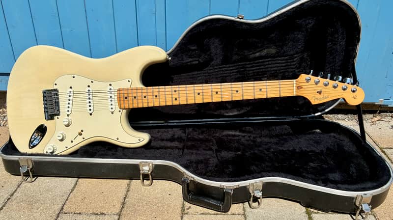 2000 Fender American Standard Stratocaster Maple Fretboard Vintage White Original Case image 1