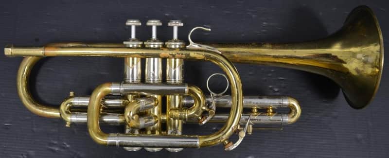 Corneta Bach Stradivarius 181-37 Corporation lacada en buen estado. image 1