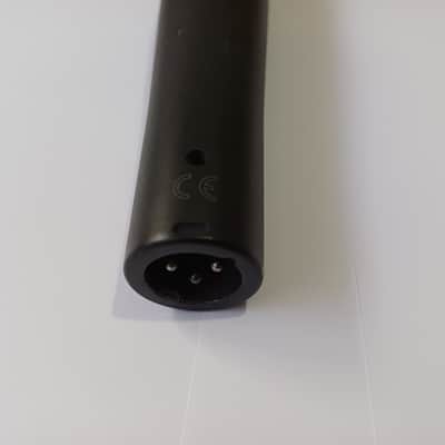 Shure SM57 Cardioid Dynamic Microphone - with zip case and mic clip image 11