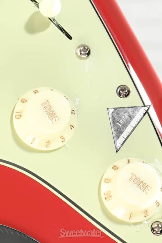 Fender American Professional Classic Stratocaster Electric Guitar - Faded Dakota Red (StratAPCRFDRd1)