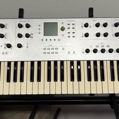 Alesis Ion 49-Key Analog Modeling Synthesizer 2000s - Silver