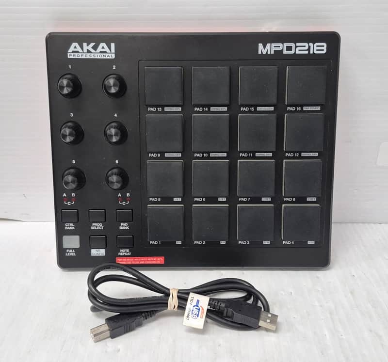Akai MPD218 2015 - Present - Black image 1