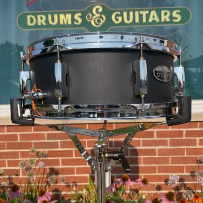 Pearl Modern Utility 5.5x14 Maple Snare Drum Satin Black MUS1455M227 image 7