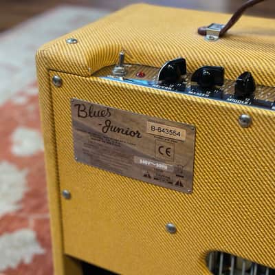 Fender Blues Junior III Ltd. Ed. Lacquered Tweed 15 Watt 1x12" Guitar Amplifier image 6