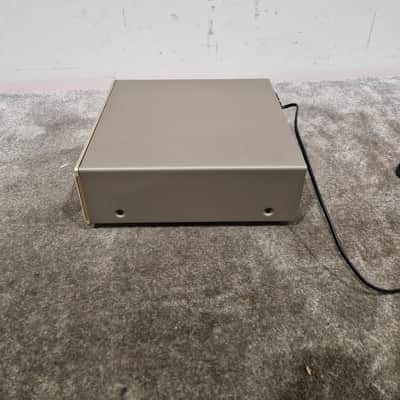 Denon UTU-F88 - AM/FM Tuner - Silver - Excellent image 7