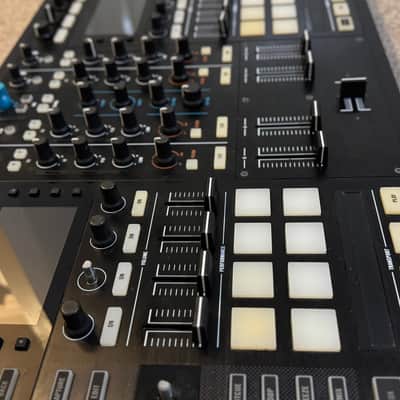 Native Instruments Traktor Kontrol S8 2010s - Black image 4