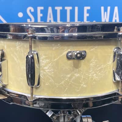 Slingerland - 5.5x14" 6 Lug Snare Drum 1960s - Marine Pearl image 11