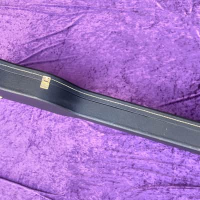 Godin Hardcase for A4 Ultra Bass or other bass models* Robust made in Canada * in very good condition except for one broken latch *RC-19* image 7