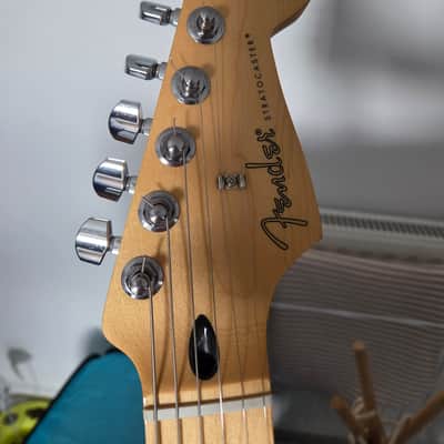 Fender Player Stratocaster with Maple Fretboard 2018 - 2024 - Polar White image 5