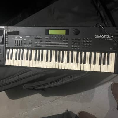 Roland XP-60 61-Key 64-Voice Music Workstation Keyboard 1998 - 2003 - Black