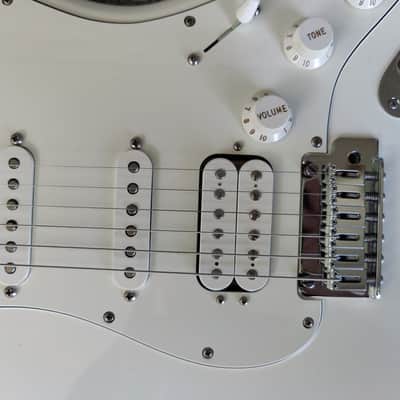 Fender Player Stratocaster HSS with Pau Ferro Fretboard - Polar White image 7