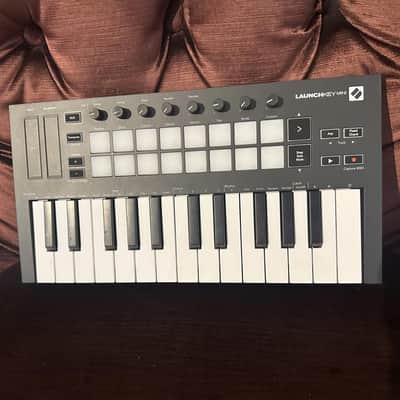 Novation Launchkey Mini 25-Key USB MIDI Keyboard Controller (Pre-Owned)