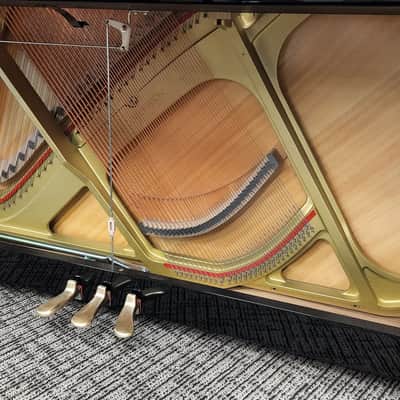 Yamaha U1 Upright Piano Manufactured 2006 in Japan 48" Polished Ebony Studio Vertical Piano image 4