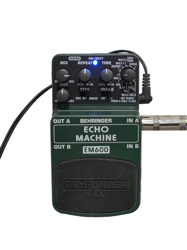 Behringer EM600
