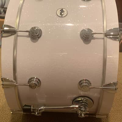 24x14 DW Collectors series virgin maple bass drum, white glass finish ply image 4