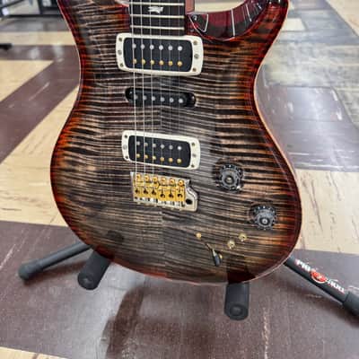 PRS Modern Eagle V 2023 - Present - Charcoal Cherry Burst image 1