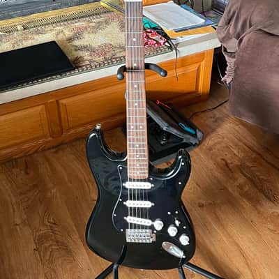 Squier Affinity Series Stratocaster with Rosewood fretboard 2021 - Present - Black image 2