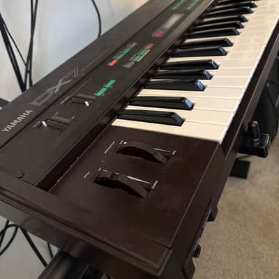 Buy used Yamaha DX7 Programmable Algorithm Synthesizer 1983 - 1987 Black